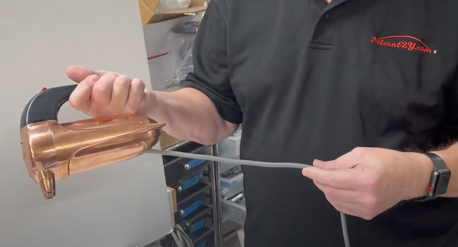 How to install a new power cord on a Mixmaster Junior (Video)